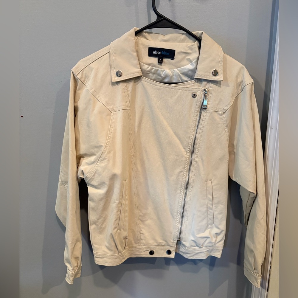 Alice Blue Elegant Cream Outerwear